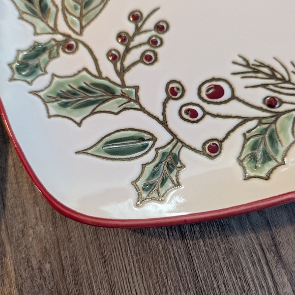 InHomeStylez Christmas Holly Berry Etched Square Dinner Plates (2) - Picture 6 of 16